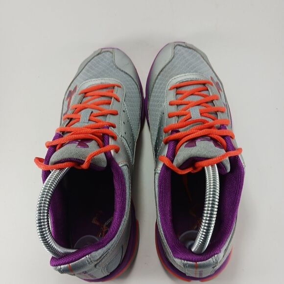 UnderArmour Silver Athletic Shoe 6.5Y. Fits like Women's 7.5. Silver. - Picture 5 of 12